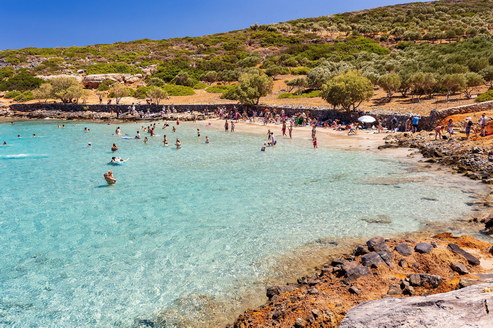 Crete,,Greece,-,July,12,2023:,Crowds,Of,Locals,And